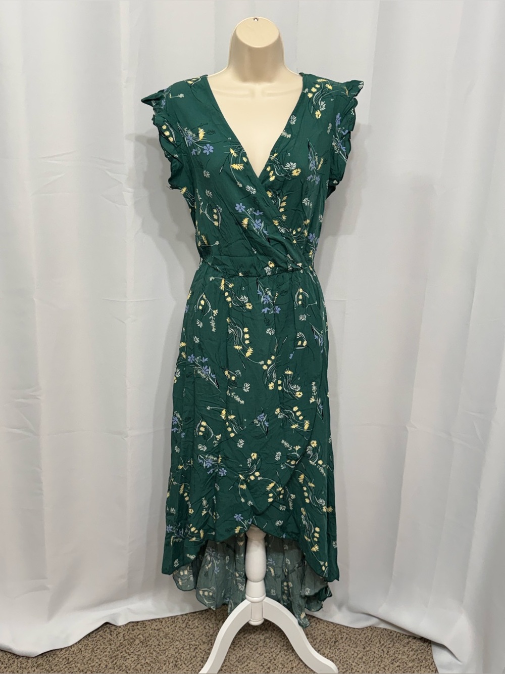 Grecerelle Women’s Green Floral Short Sleeve V-Neck Asymmetrical Summer Dress M